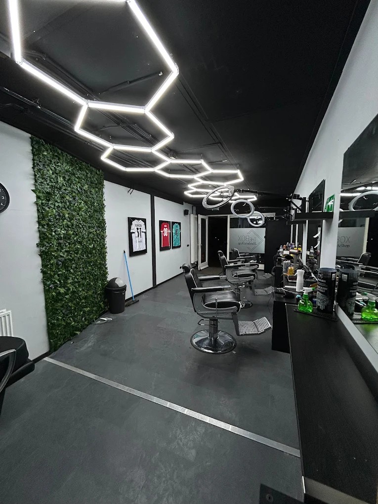 Binnen bij The Box Barbershop in Lisse